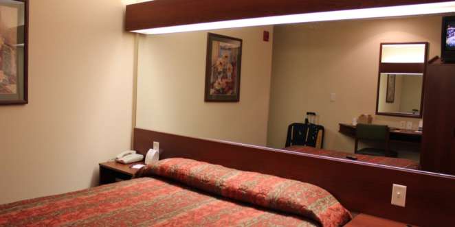 Microtel- Hotel em Walterboro, Georgia, Estados Unidos O micro quarto do Microtel