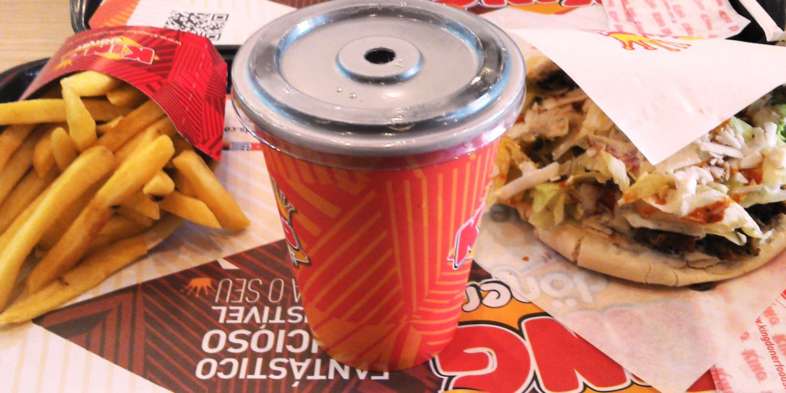 Combo kebab de carne e fritas