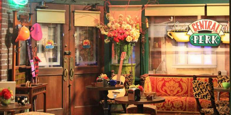 Passeios em Los Angeles: Central Perk Warner Studios, cenário de Friends Passeios em Los Angeles: Central Perk Warner Studios