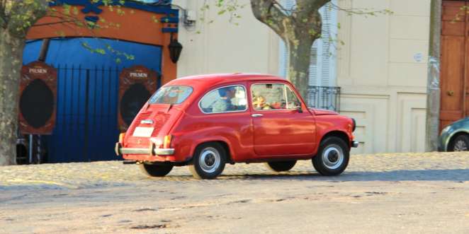 Foto de carro antigo em Colonia del Sacramento Colonia del Sacramento - Carro
