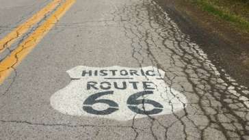 Condições da Rota 66 em trecho em Illinois