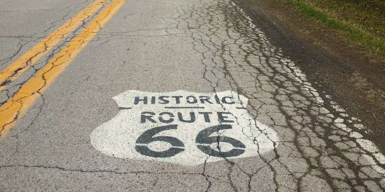 Condições da Rota 66 em trecho em Illinois