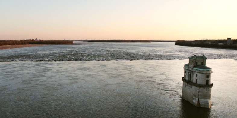 Vista da ponte Old Chain of Rocks Bridge na Rota 66