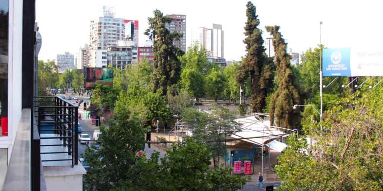 Do terraço do Rado Hostel também se vê a Rua Pío Nono, caminho para o metrô e o Parque Metropolitano Do terraço do Rado Hostel também se vê a Rua Pío Nono, caminho para o metrô e o Parque Metropolitano