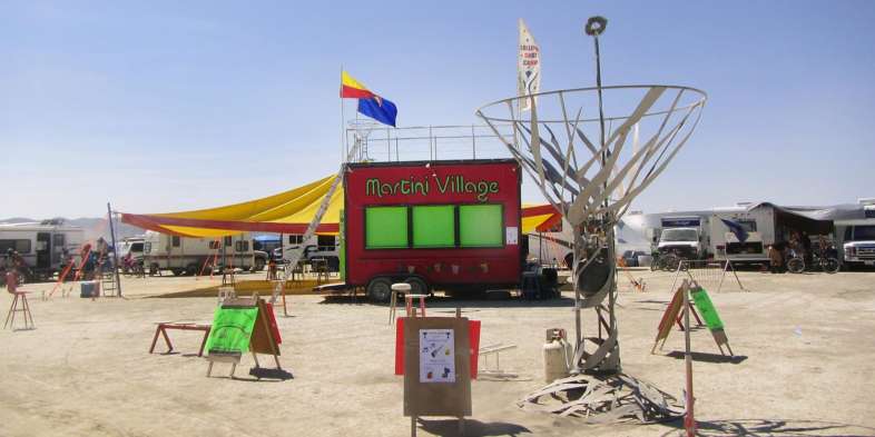 Mais um acampamento vizinho no Burning Man Mais um acampamento vizinho no Burning Man