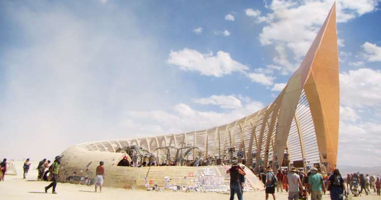 O Templo, outra das sempre presentes e mais importantes esculturas do Burning Man O Templo, outra das sempre presentes e mais importantes esculturas do Burning Man