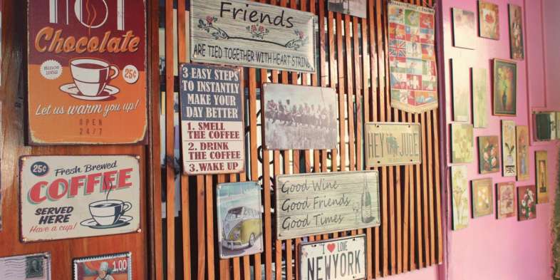 A decoração do Café Dejavu no Cajón del Maipo é eclética ao extremo e muito simpática
