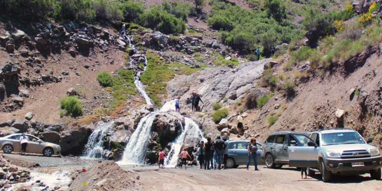 Tromba d'água que gerou tumulto no caminho para o Embalse el Yeso no Cajón del Maipo – Chile Tromba d'água que gerou tumulto no caminho para o Embalse el Yeso no Cajón del Maipo – Chile