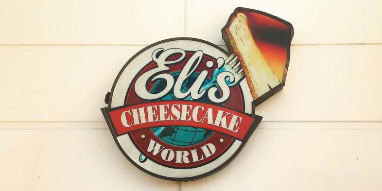 Onde comer em Chicago: O Eli's Cheesecake World é a loja de fábrica mais gostosa e barata que já vimos! O Eli's Cheesecake World é a loja de fábrica mais gostosa e barata que já vimos!