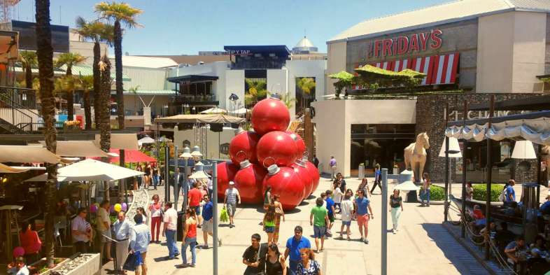 O Shopping Arauco fica ao lado do Parque Araucano em Santiago O Shopping Arauco fica ao lado do Parque Araucano em Santiago