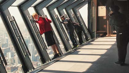 Tilt, uma das atrações do 360 Chicago, o observatório no alto do John Hancock Center, em Chicago - Capa