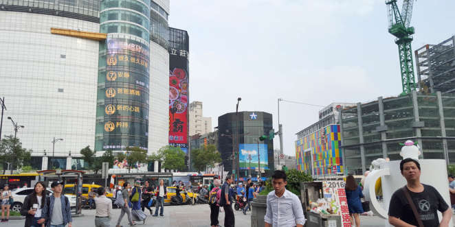 Cenário urbano e moderno de Ximending em Taipei Cenário urbano e moderno de Ximending em Taipei