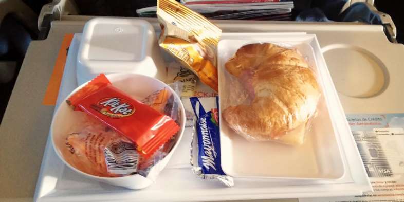 como é voar com a Aeromexico: Lanche servido no segundo trecho do voo da Aeromexico entre São Paulo e Orlando Lanche servido no segundo trecho do voo da Aeromexico entre São Paulo e Orlando