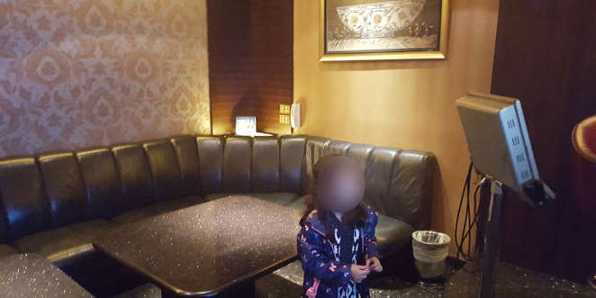 Sala de um dos vários karaokês estilosos de Ximending em Taipei Sala de um dos vários karaokês estilosos de Ximending em Taipei