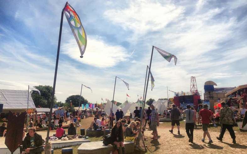 Corredor de acampamentos no Glastonbury 2013