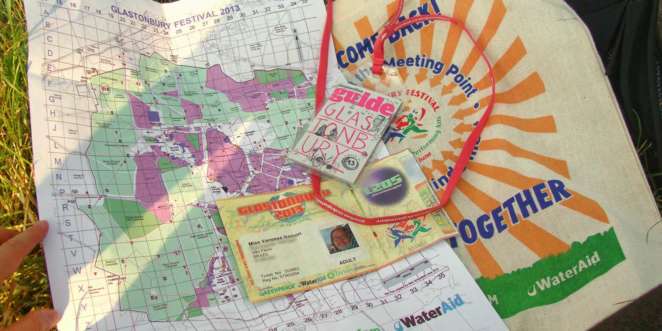 Kit Glastonbury 2013, com guia, credencial, mapa e sacola Kit Glastonbury 2013, com guia, credencial, mapa e sacola