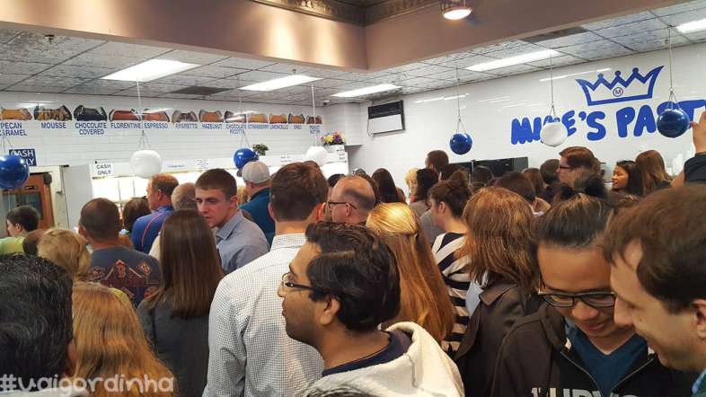 Filas no Mike's Pastry