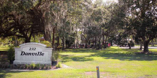 Danville: misto de aeroporto privado, pousada e buffet de eventos Danville: misto de aeroporto privado, pousada e buffet de eventos