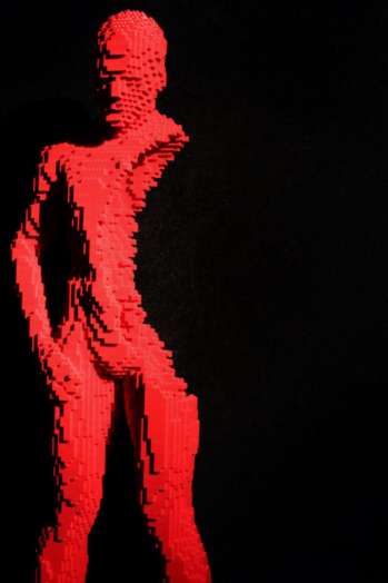 Incompleto. Outra obra que questiona a plenitude humana