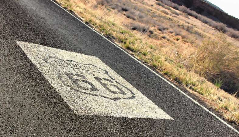 Rota 66 escrita no asfalto no trecho do Novo México O trecho da Rota 66 no Novo México é possivelmente o mais bem sinalizado de todo o percurso