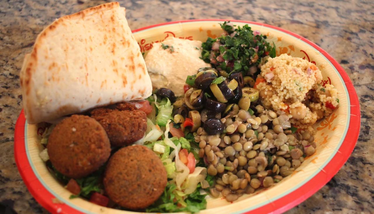 Com o My Disney Experience você pode pesquisar os restaurantes de todos os parques da Disney Lentilha, salada, homus, tabule, cuscus, falafel e pão sírio. Vegetarianos não passam fome no Epcot