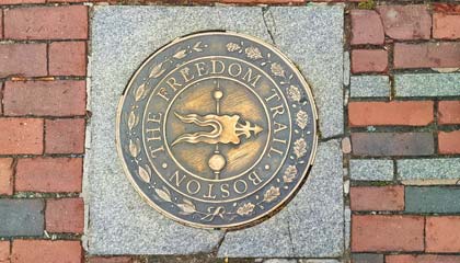 Marcador do início da Freedom Trail em Boston