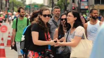 Sonia e Alessandra se divertem na Paulista Aberta durante o Vem pra Sampa, meu!