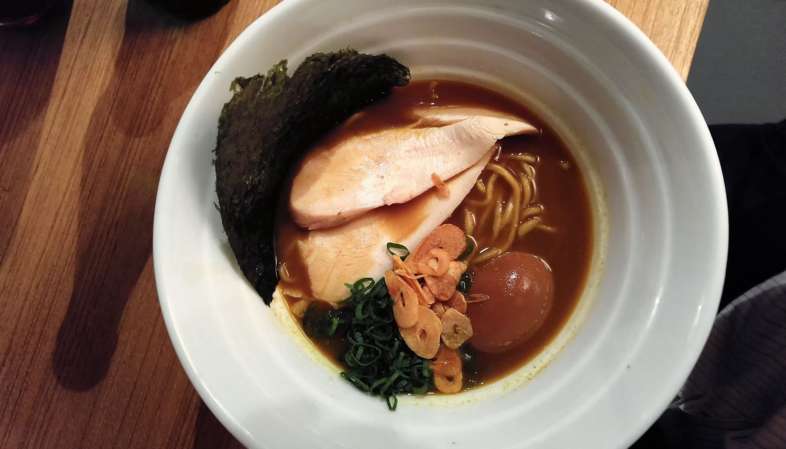 Se o ambiente é tão importante quanto a comida e você não tem muita fome, vá ao Tan Tan Noodle Bar Lamen do Tan Tan Noodle Bar