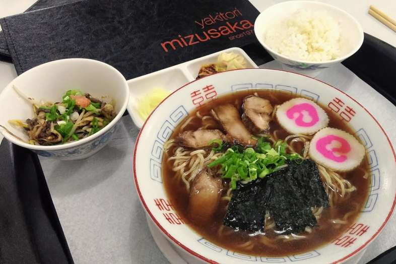 Teishoku lamen do Yakitori Mizusaka: seu lamen não vai se sentir sozinho
