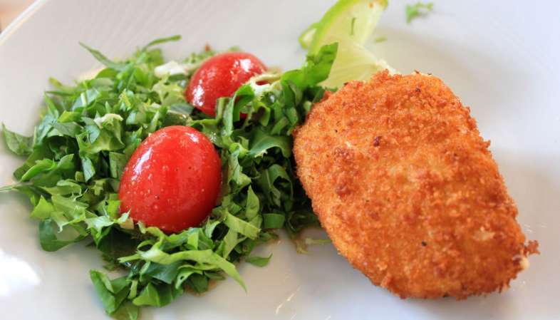 Croquete de três queijos típico da Bélgica, o kaaskroketten Croquete de três queijos típico da Bélgica, o kaaskroketten