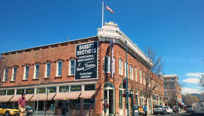 Centro de Flagstaff, cidade que é o ponto de parada ideal para sua viagem pelo Arizona