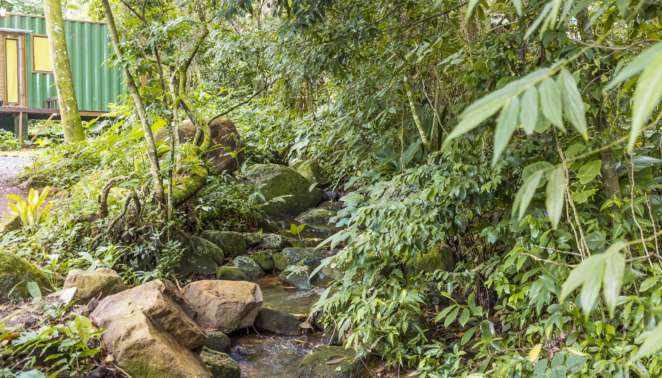 Além de se hospedar em um container, no Aldeia Container você ainda tem muito contato com a natureza Além de se hospedar em um container, no Aldeia Container você ainda tem muito contato com a natureza