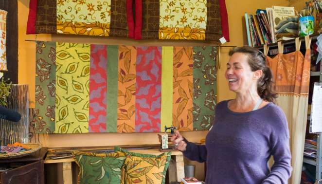 Claudia Mattos, a responsável pela Nakawe Tecidos em São Bento do Sapucaí Claudia Mattos, a responsável pela Nakawe Tecidos em São Bento do Sapucaí