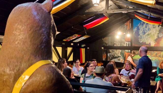 O Bar do Alemão recebe até mil pessoas de uma vez e é um dos clássicos de Curitiba O Bar do Alemão recebe até mil pessoas de uma vez e é um dos clássicos de Curitiba
