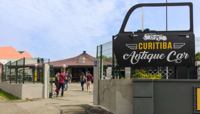 Curitiba Antique Car: fachada do museu Fachada do museu de carros antigos Curitiba Antique Car