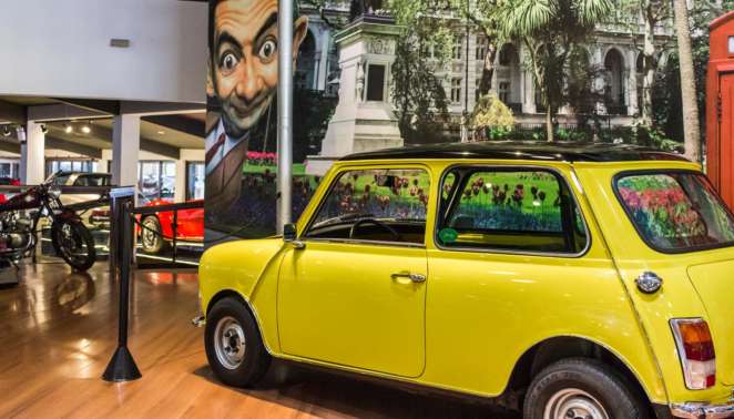 Curitiba Antique Car: Mini, o carro que ficou famoso ao ser dirigido pelo Mr. Bean Mini, o carro que ficou famoso ao ser dirigido pelo Mr. Bean, em exposição no Curitiba Antique Car