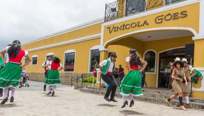 A Vindima da Vinícola Góes inclui também uma breve apresentação de danças portuguesas e italianas