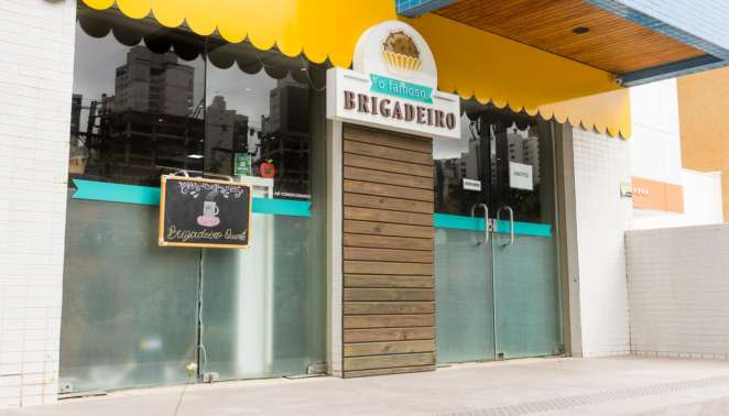 Fachada de uma das lojas do Famoso Brigadeiro em Curitiba Fachada de uma das lojas do Famoso Brigadeiro em Curitiba