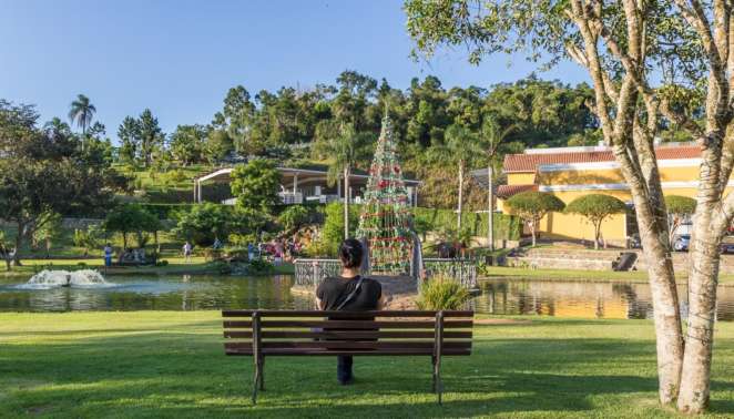 O espaço externo da Vinícola Góes é muito agradável e convidativo O espaço externo da Vinícola Góes é muito agradável e convidativo