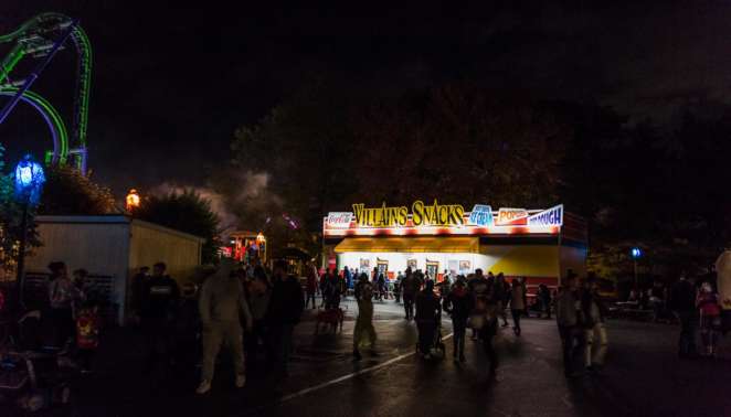 Six Flags New England - Fique atento com as crianças durante a Fright Fest porque pode ficar bem escuro Six Flags New England - Fique atento com as crianças durante a Fright Fest porque pode ficar bem escuro