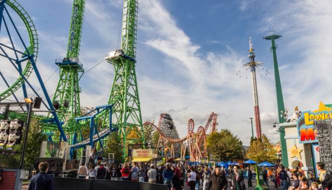 Six Flags New England - Tantas montanhas-russas em uma única foto Six Flags New England - Tantas montanhas-russas em uma única foto