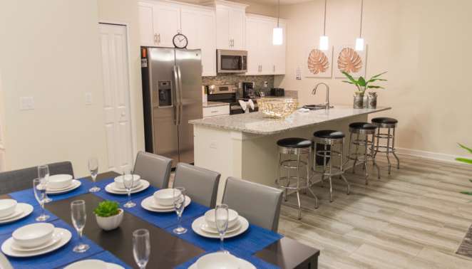 iHomeResort - Aluguel de casas em Orlando - Sala de jantar e cozinha da casa em que ficamos