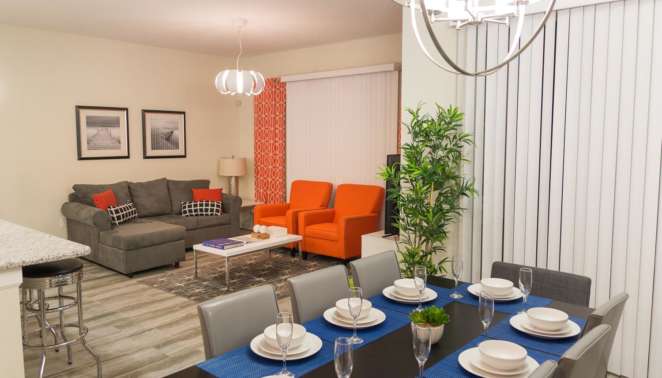 iHomeResort - Aluguel de casas em Orlando - Salas de estar e jantar da casa em que ficamos