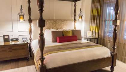 St. Pete - The Birchwood - A cama com seus postes e a decoração impecável do quarto completam o ar de elegância