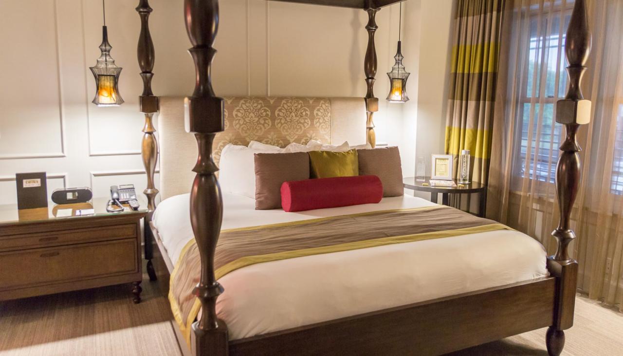 St. Pete - The Birchwood - A cama com seus postes e a decoração impecável do quarto completam o ar de elegância