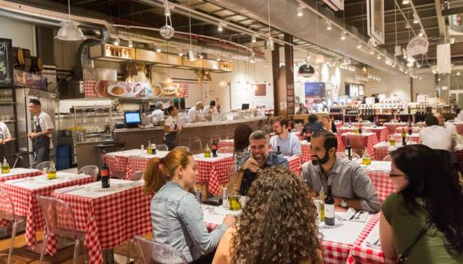 Eataly SP - O La Trattoria, especializado na cozinha regional italiana, é apenas um dos seis restaurantes da casa Eataly SP - O La Trattoria, especializado na cozinha regional italiana, é apenas um dos seis restaurantes da casa