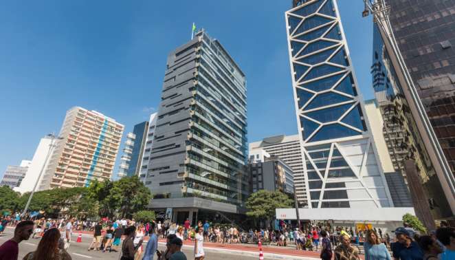 O SESC Avenida Paulista e seus vizinhos Itaú Cultural e Casa das Rosas O SESC Avenida Paulista e seus vizinhos Itaú Cultural e Casa das Rosas