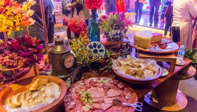 Grand Hyatt Wine Club: frios, queijos e diversos pães estavam entre as opções de comida para acompanhar os destaques desse grande evento de degustação de vinhos em SP no hotel Hyatt