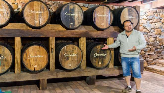 Roteiro de viagem em Brotas: a cachaça aventureira é envelhecida por até cinco anos na Adega Casarão, um dos símbolos de Brotas Roteiro de viagem em Brotas: a cachaça aventureira é envelhecida por até cinco anos na Adega Casarão, um dos símbolos de Brotas