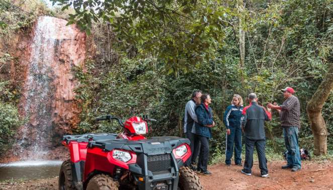 Roteiro de viagem em Brotas: entre as opções de atividades do Recanto das Cachoeiras está o passeio de quadriciclo pela propriedade, que inclui a visita a uma das cachoeiras da área, onde você pode tomar banho Roteiro de viagem em Brotas: entre as opções de atividades do Recanto das Cachoeiras está o passeio de quadriciclo pela propriedade, que inclui a visita a uma das cachoeiras da área, onde você pode tomar banho